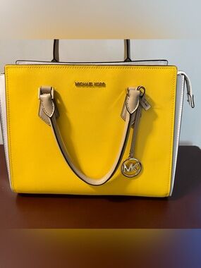 New Michael Kors Beautiful Yellow and White Handbag with Handles/Strap, Sold Out